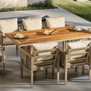 Baštenska garnitura Roma Plus sa velikim stolom i udobnim stolicama savršena je za uživanje na terasi ili u dvorištu uz moderan dizajn i kvalitetne materijale.